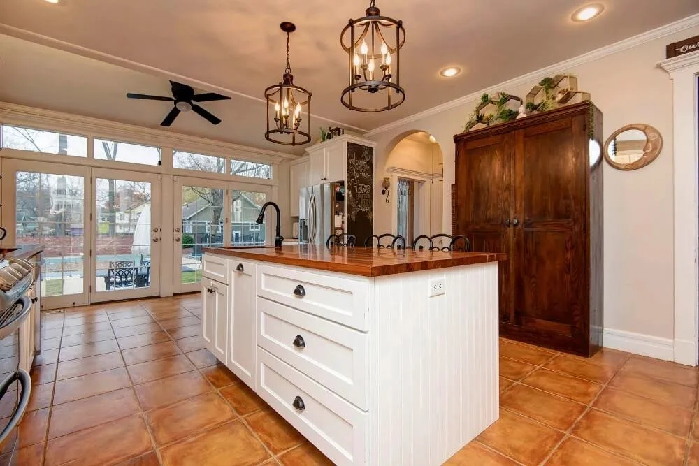 1886 Queen Anne house Springfield Missouri - 8 - kitchen.jpg