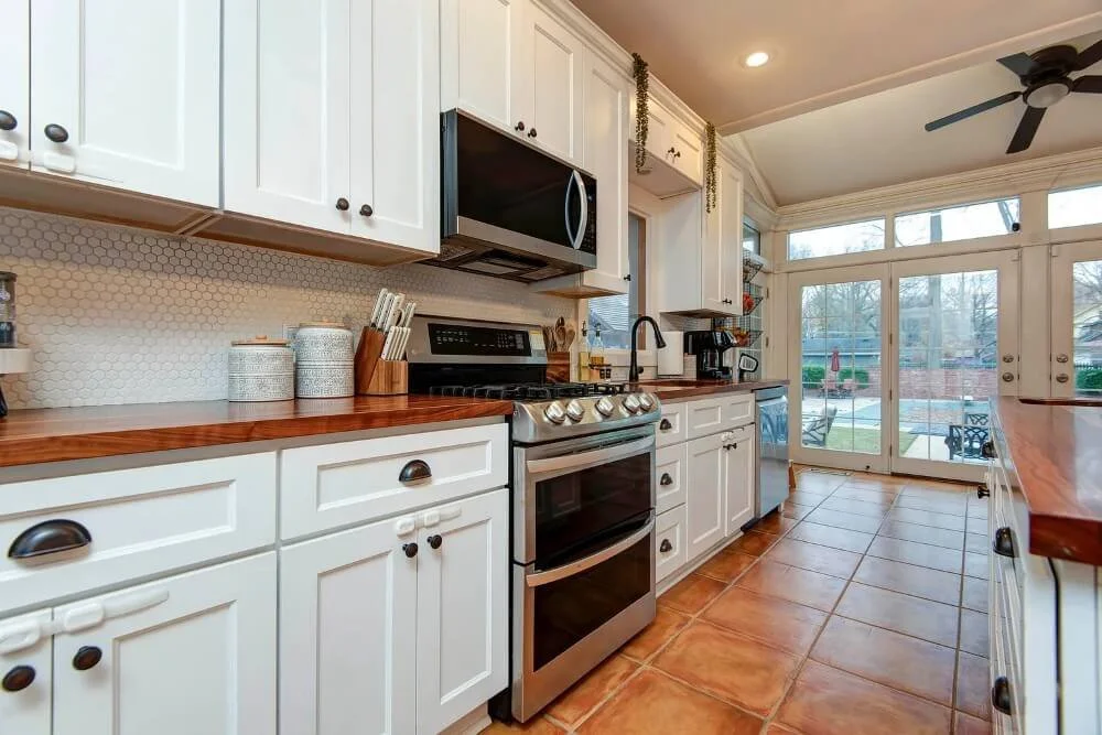 1886 Queen Anne house Springfield Missouri - 9 - kitchen.jpg