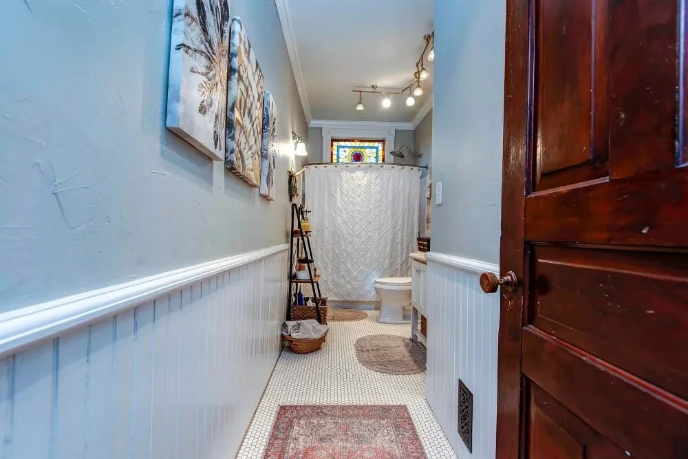 1886 Queen Anne house Springfield Missouri - 31 - bathroom.jpg