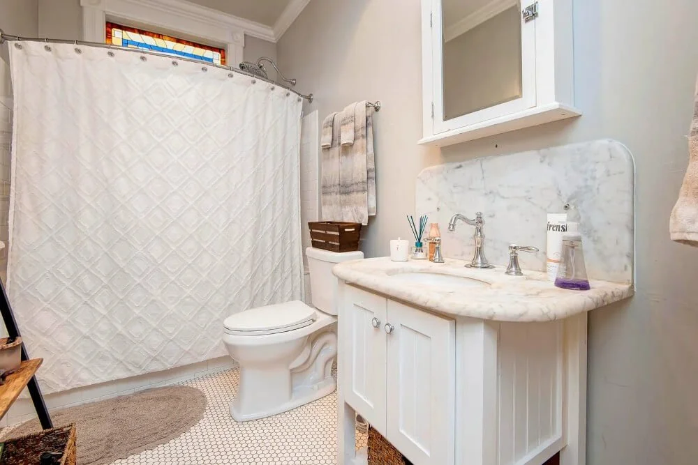 1886 Queen Anne house Springfield Missouri - 33 - bathroom.jpg