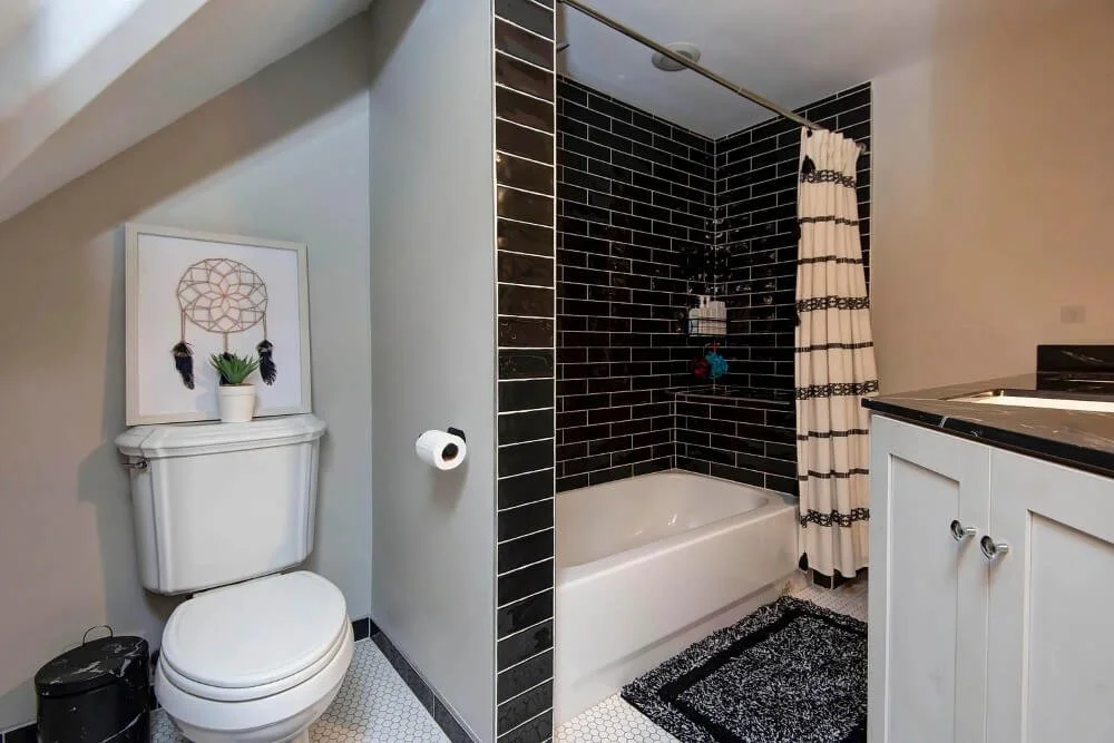 1886 Queen Anne house Springfield Missouri - 39 - bathroom.jpg