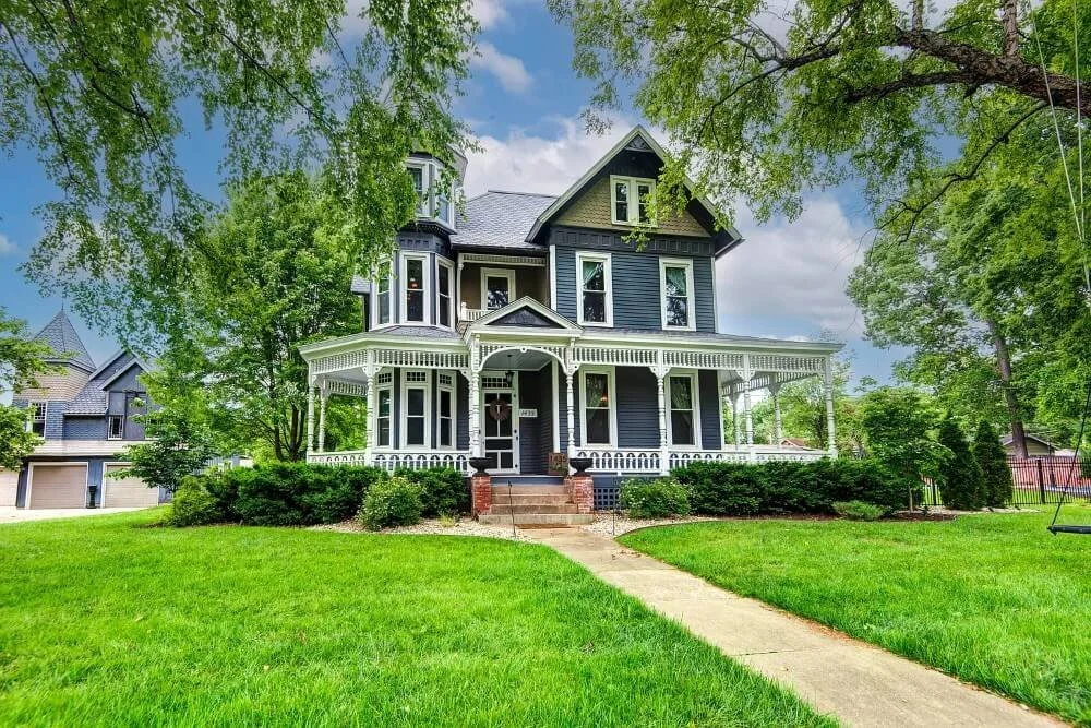 1886 Queen Anne house Springfield Missouri - 46 - front view.jpg