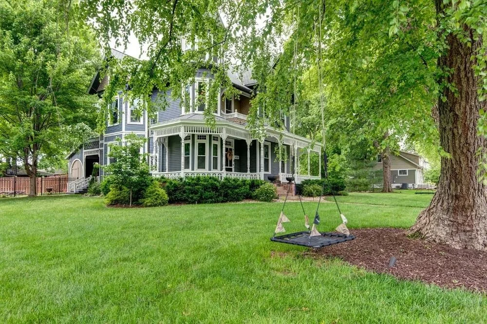 1886 Queen Anne house Springfield Missouri - 50 - garden.jpg