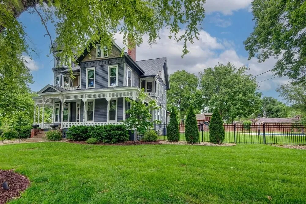 1886 Queen Anne house Springfield Missouri - 51 - garden.jpg