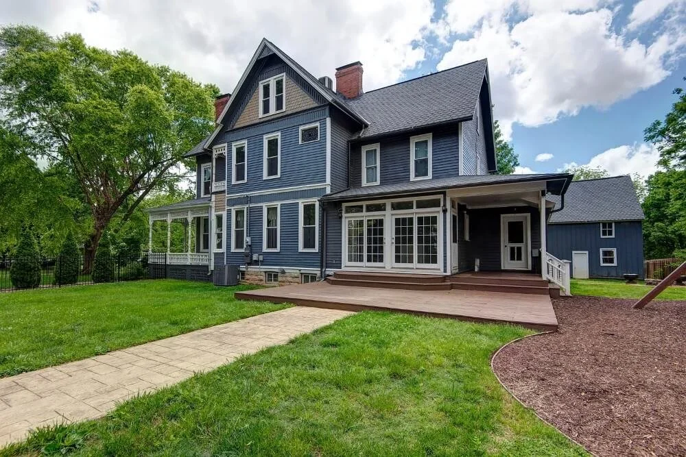 1886 Queen Anne house Springfield Missouri - 64 - backyard.jpg