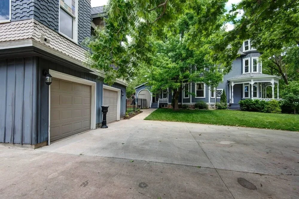 1886 Queen Anne house Springfield Missouri - 70 - garage.jpg