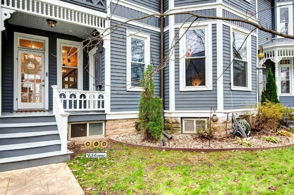 1886 Queen Anne house Springfield Missouri - 81 - front view.jpg