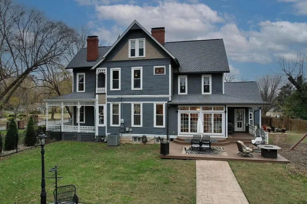 1886 Queen Anne house Springfield Missouri - 82 - side view.jpg