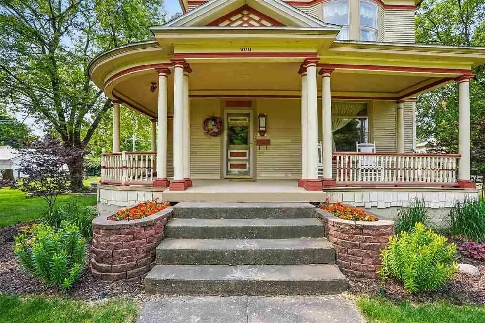 1898 Folk Victorian house Mount Pleasant Iowa - 2 - front view.jpg