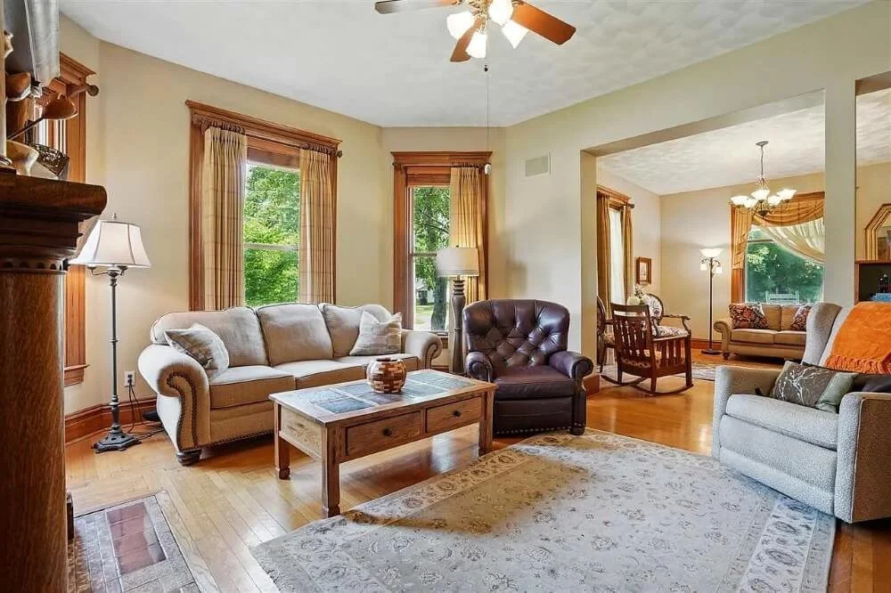 1898 Folk Victorian house Mount Pleasant Iowa - 14 - living area.jpg