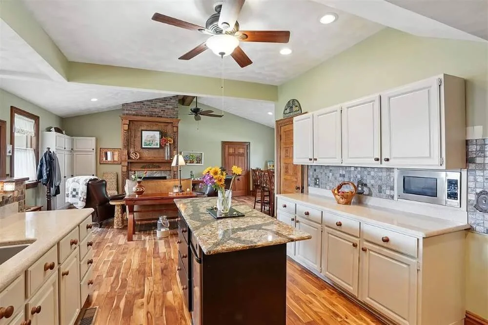 1898 Folk Victorian house Mount Pleasant Iowa - 17 - kitchen.jpg
