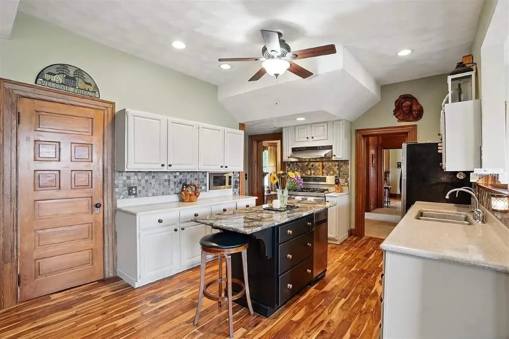 1898 Folk Victorian house Mount Pleasant Iowa - 18 - kitchen.jpg