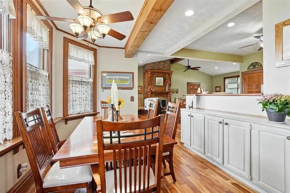 1898 Folk Victorian house Mount Pleasant Iowa - 21 - dining area.jpg