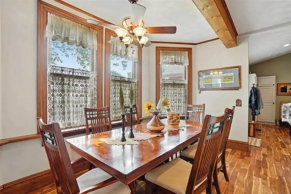 1898 Folk Victorian house Mount Pleasant Iowa - 22 - dining area.jpg