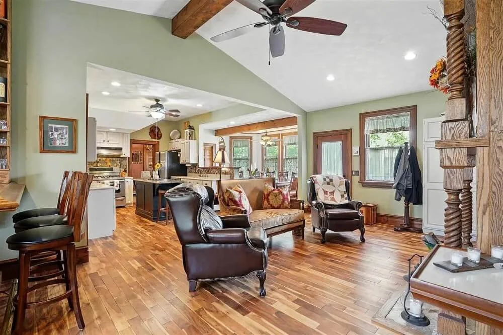 1898 Folk Victorian house Mount Pleasant Iowa - 25 - family room.jpg