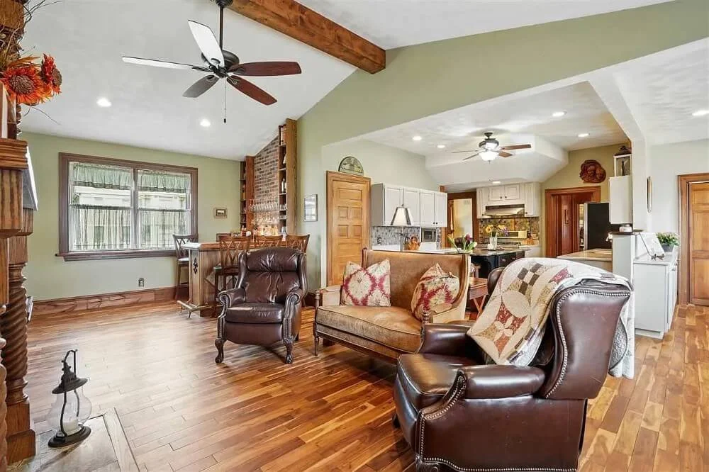 1898 Folk Victorian house Mount Pleasant Iowa - 26 - family room.jpg