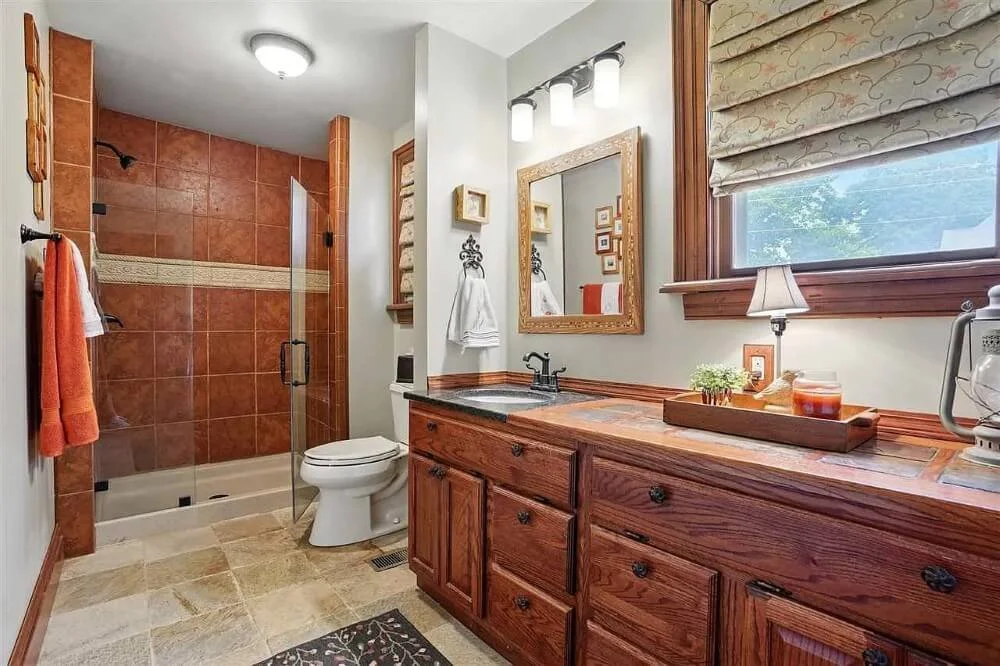 1898 Folk Victorian house Mount Pleasant Iowa - 30 - bathroom.jpg