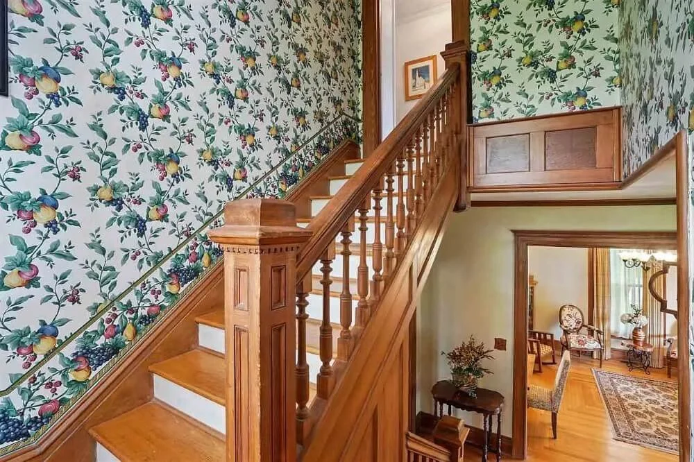 1898 Folk Victorian house Mount Pleasant Iowa - 32 - stairs.jpg