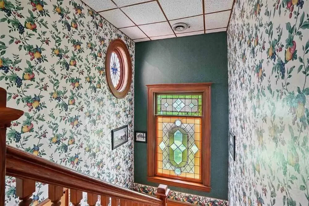 1898 Folk Victorian house Mount Pleasant Iowa - 33 - glass windows.jpg