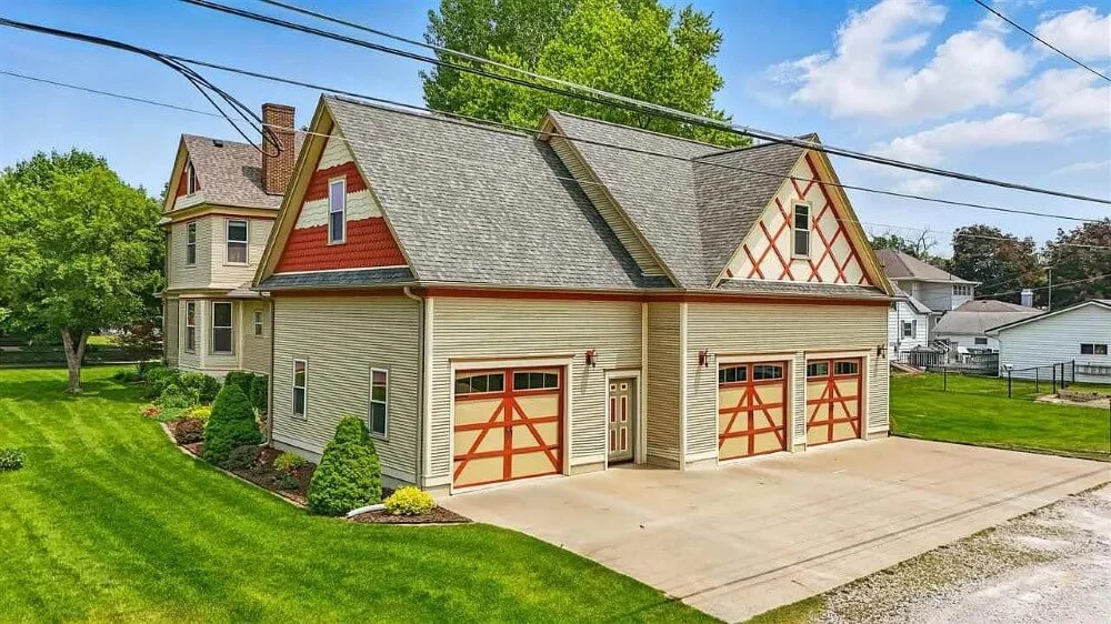 1898 Folk Victorian house Mount Pleasant Iowa - 62 - garage.jpg