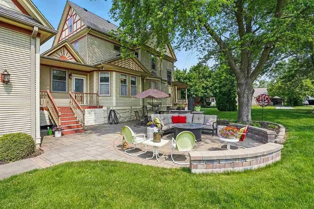 1898 Folk Victorian house Mount Pleasant Iowa - 64 - backyard.jpg