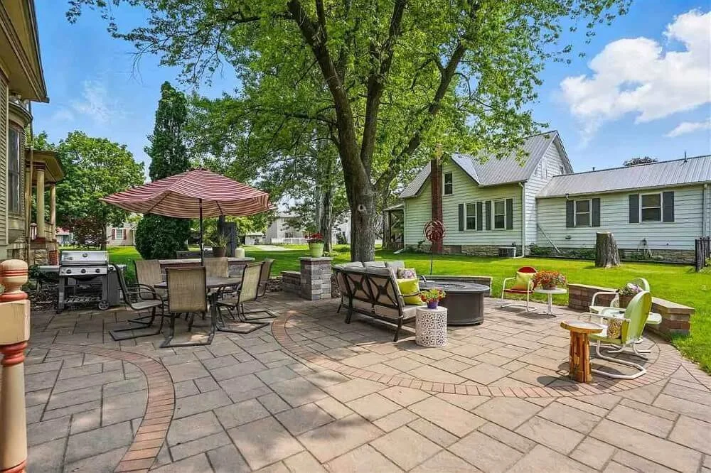 1898 Folk Victorian house Mount Pleasant Iowa - 65 - backyard.jpg