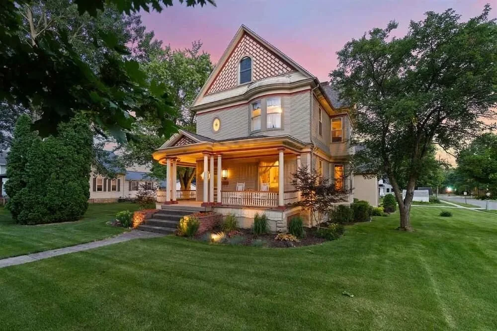 1898 Folk Victorian house Mount Pleasant Iowa - 66 - front night view.jpg