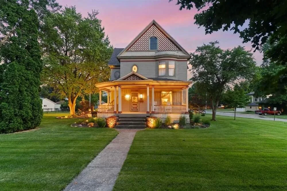 1898 Folk Victorian house Mount Pleasant Iowa - 67 - front night view.jpg
