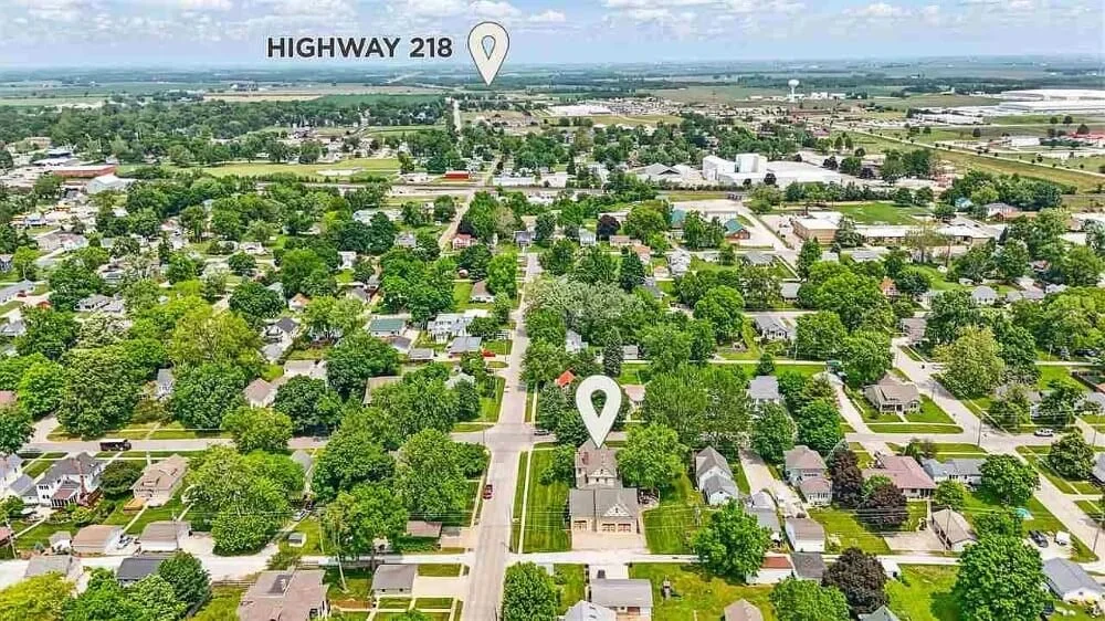 1898 Folk Victorian house Mount Pleasant Iowa - 73 - aerial view.jpg