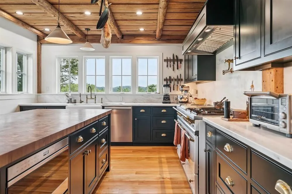 1830 Greek Revival house Shrewsbury Vermont - 9 - kitchen.jpg