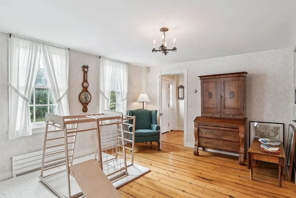 1830 Greek Revival house Shrewsbury Vermont - 17 - kids space.jpg