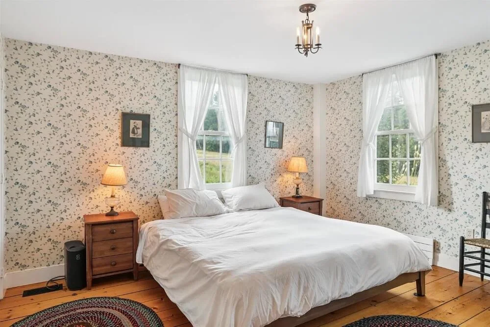 1830 Greek Revival house Shrewsbury Vermont - 20 - bedroom.jpg
