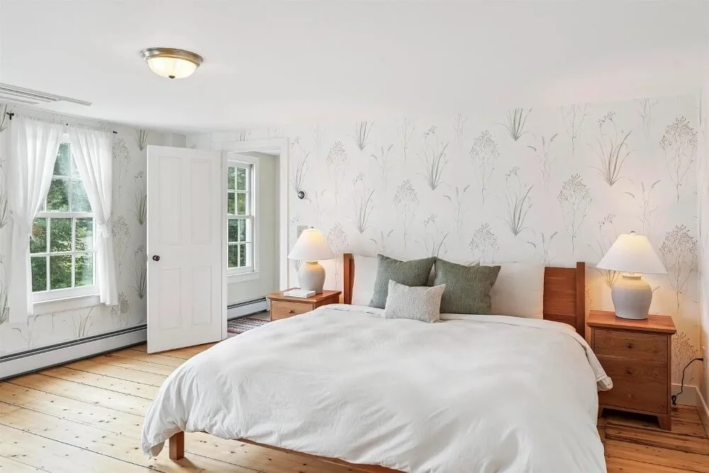 1830 Greek Revival house Shrewsbury Vermont - 21 - bedroom.jpg