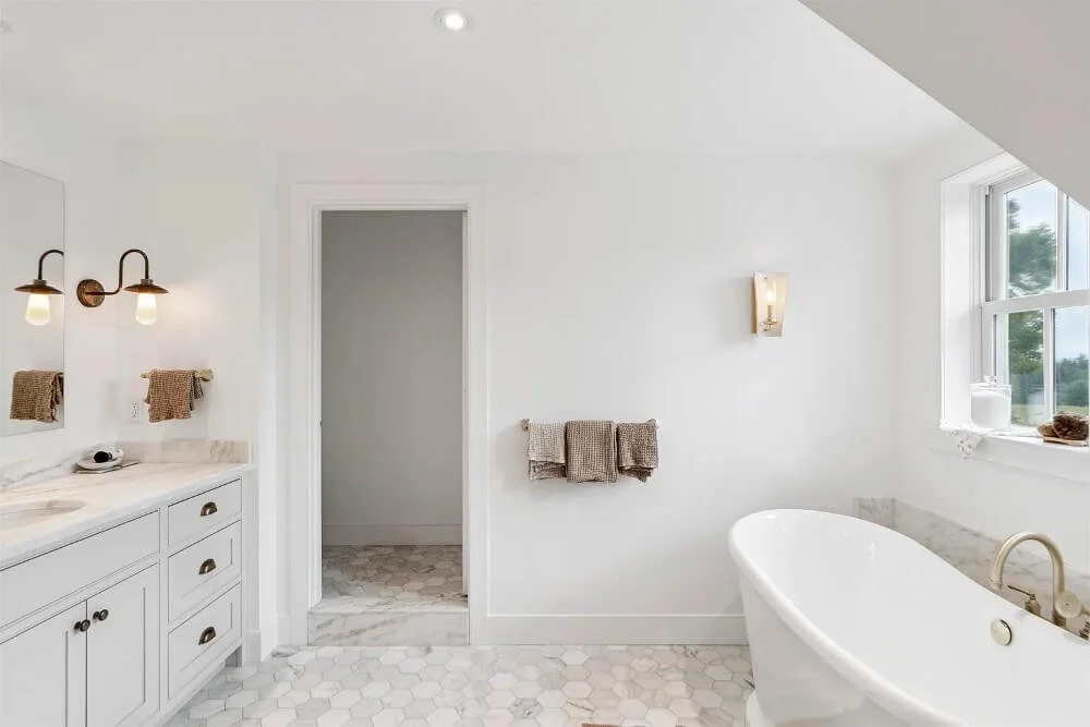 1830 Greek Revival house Shrewsbury Vermont - 23 - bathroom.jpg