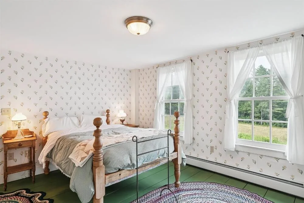 1830 Greek Revival house Shrewsbury Vermont - 32 - bedroom.jpg