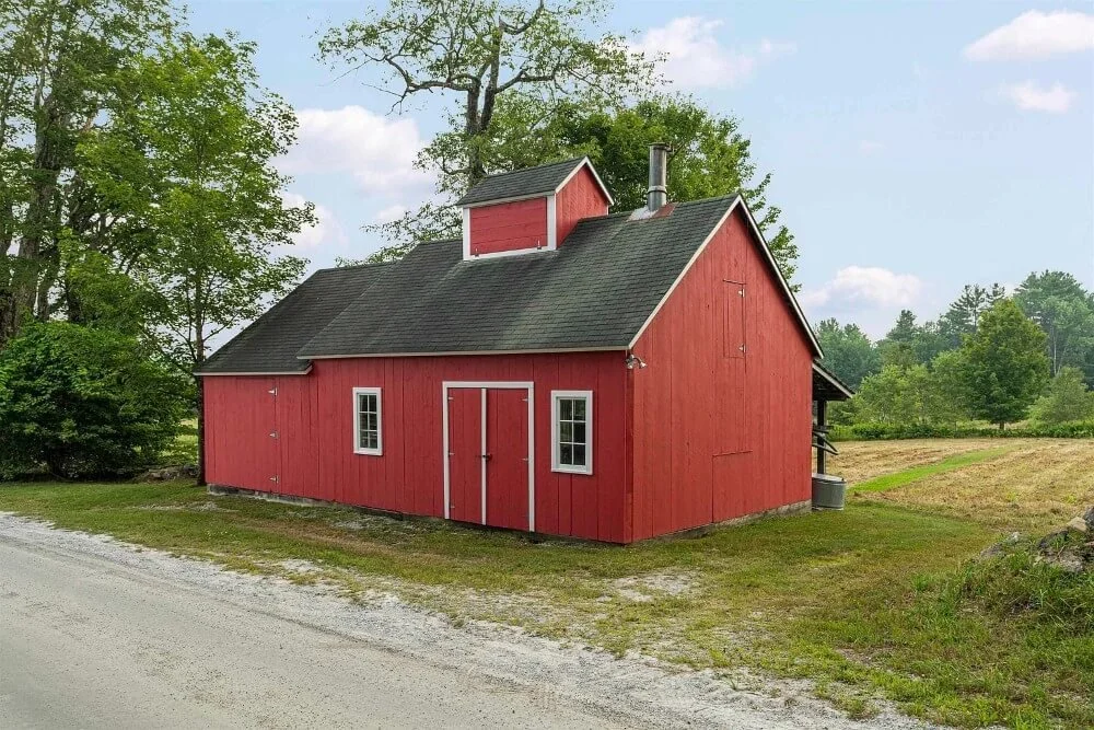 1830 Greek Revival house Shrewsbury Vermont - 39 - barn.jpg
