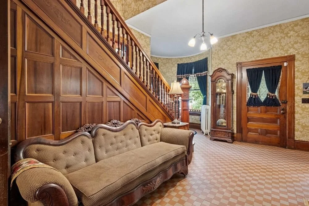 1897 Queen Anne house Wolfeboro New Hampshire - 6 - foyer.jpg