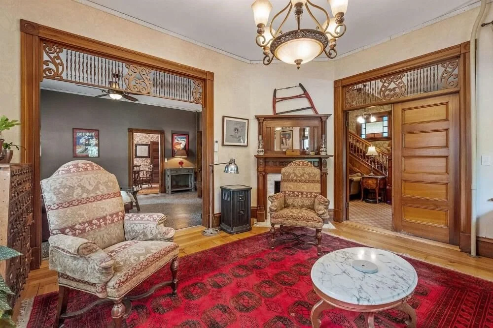 1897 Queen Anne house Wolfeboro New Hampshire - 15 - guests room.jpg