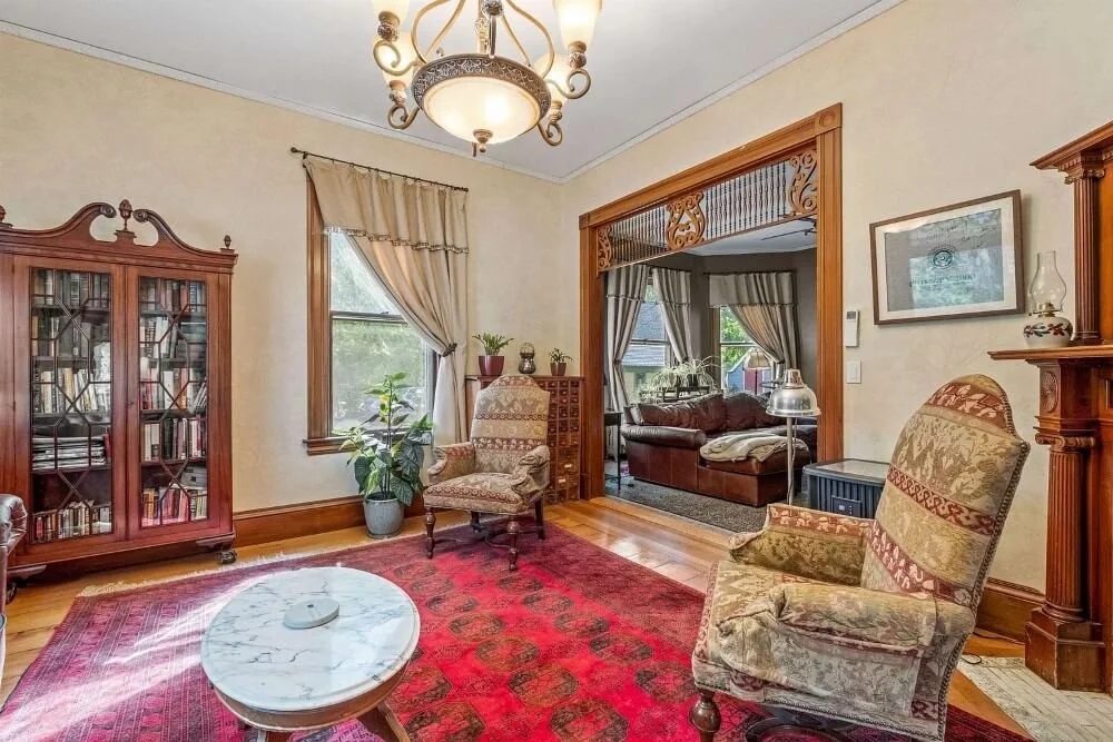 1897 Queen Anne house Wolfeboro New Hampshire - 16 - guests room.jpg