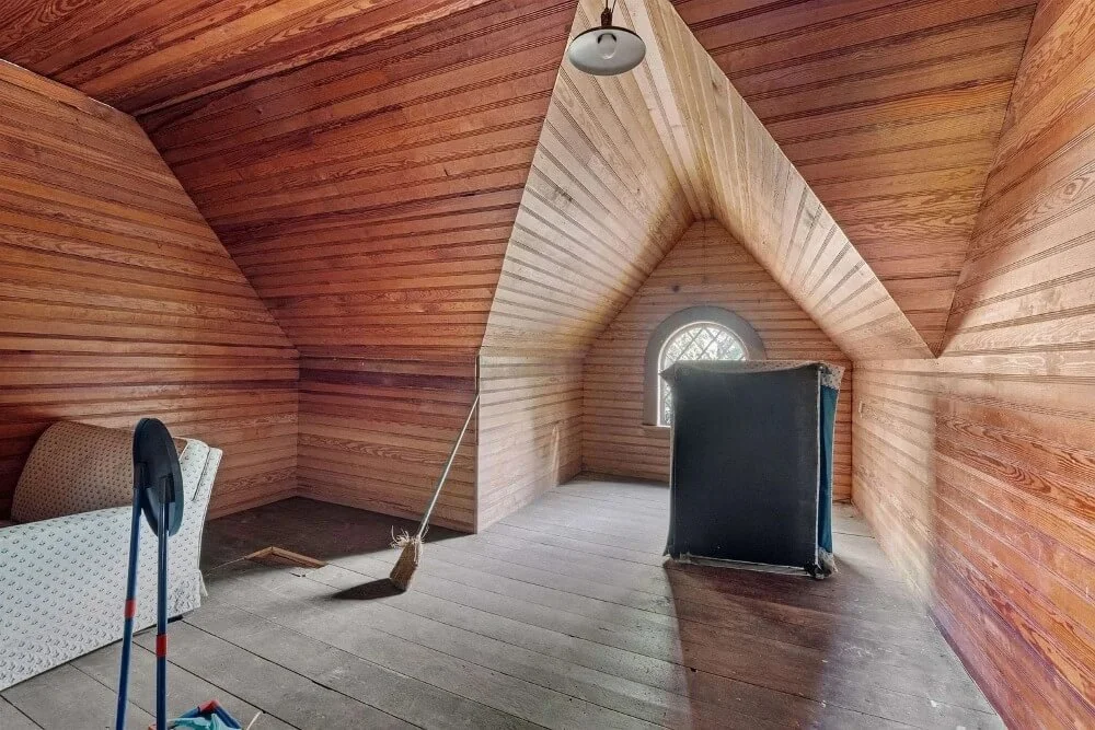 1897 Queen Anne house Wolfeboro New Hampshire - 28 - attic.jpg