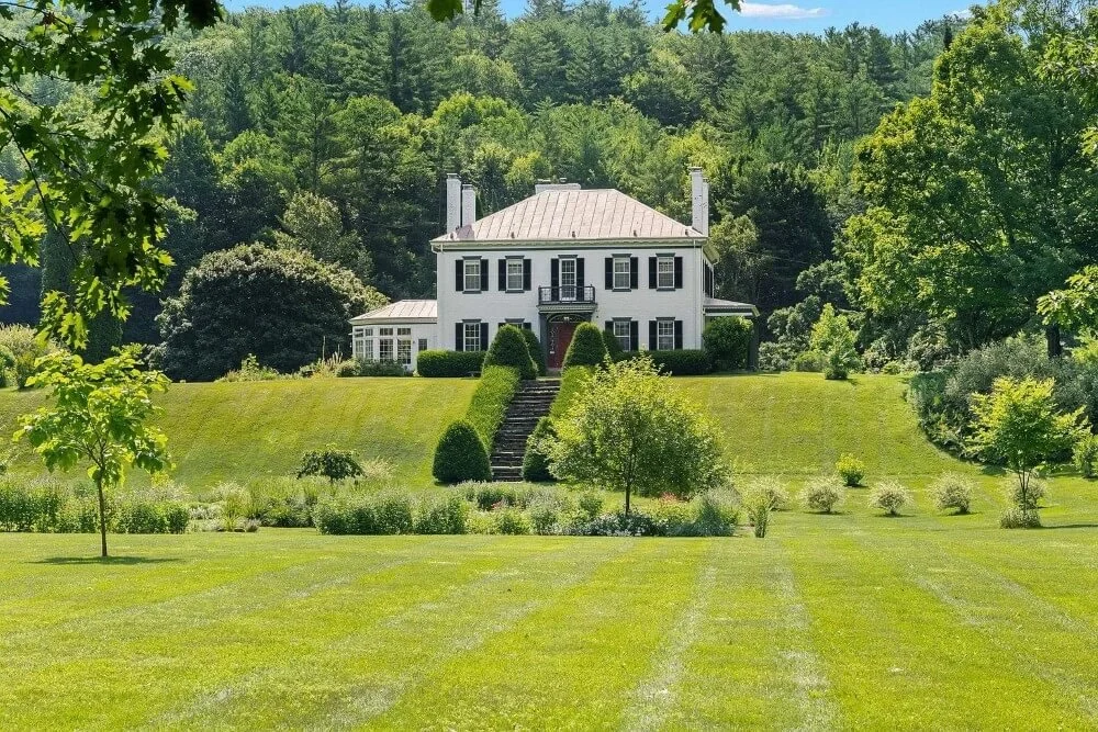 Howard House 1829 Federal style Orford New Hampshire - 1 - front view.jpg