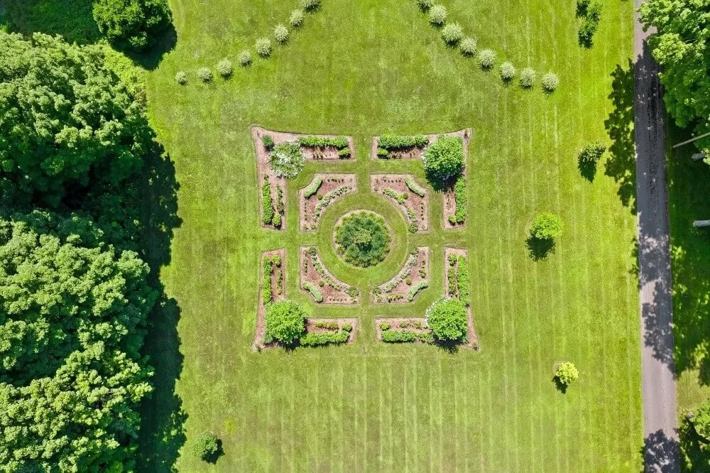 Howard House 1829 Federal style Orford New Hampshire - 54 - garden.jpg