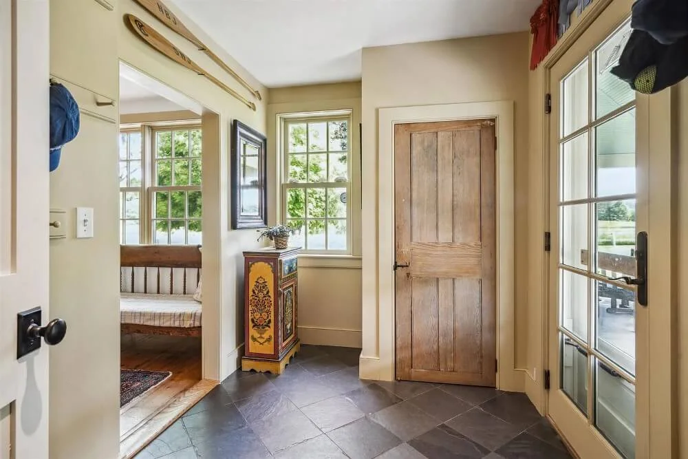 Worcester Hill 1804 Farmhouse Shoreham Vermont - 11 - entrance.jpg