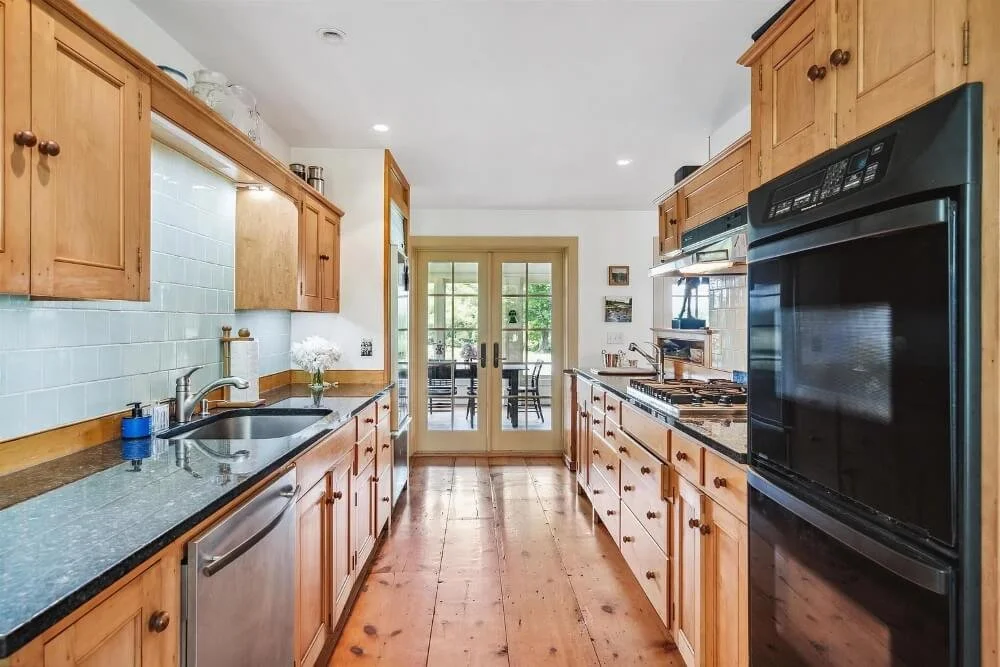 Worcester Hill 1804 Farmhouse Shoreham Vermont - 13 - kitchen.jpg