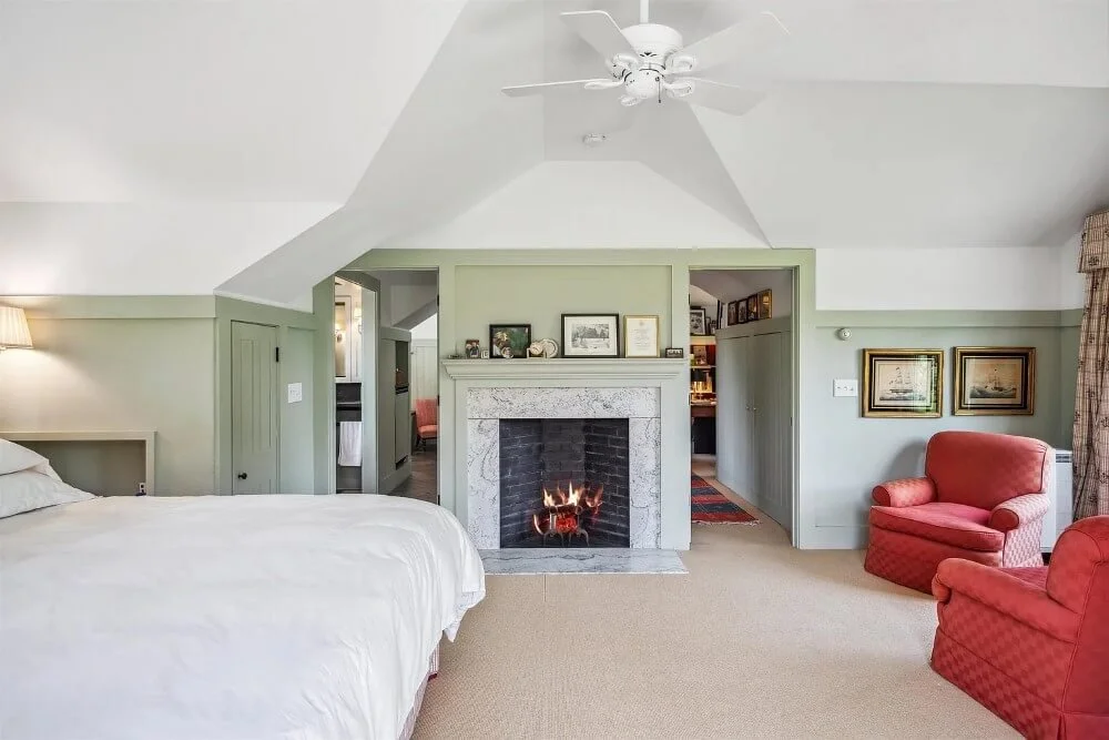 Worcester Hill 1804 Farmhouse Shoreham Vermont - 20 - bedroom.jpg