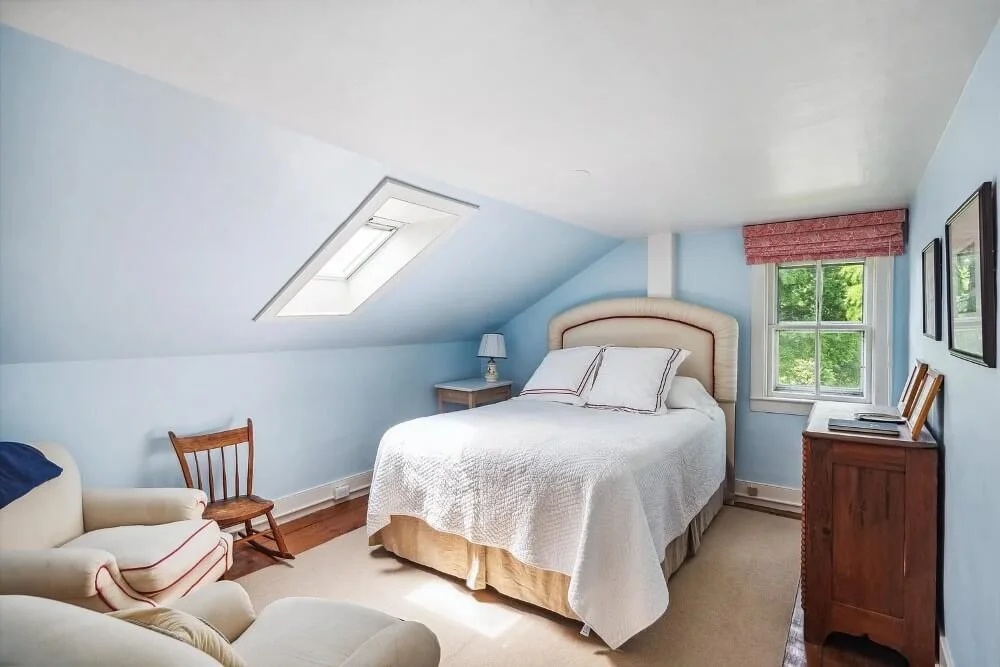 Worcester Hill 1804 Farmhouse Shoreham Vermont - 23 - bedroom.jpg