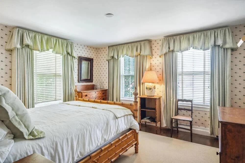 Worcester Hill 1804 Farmhouse Shoreham Vermont - 27 - bedroom.jpg