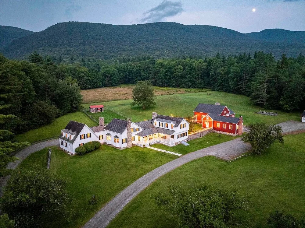 Boorn Brook Farm 1890 Farmhouse Manchester Vermont - 1 - front view.jpg
