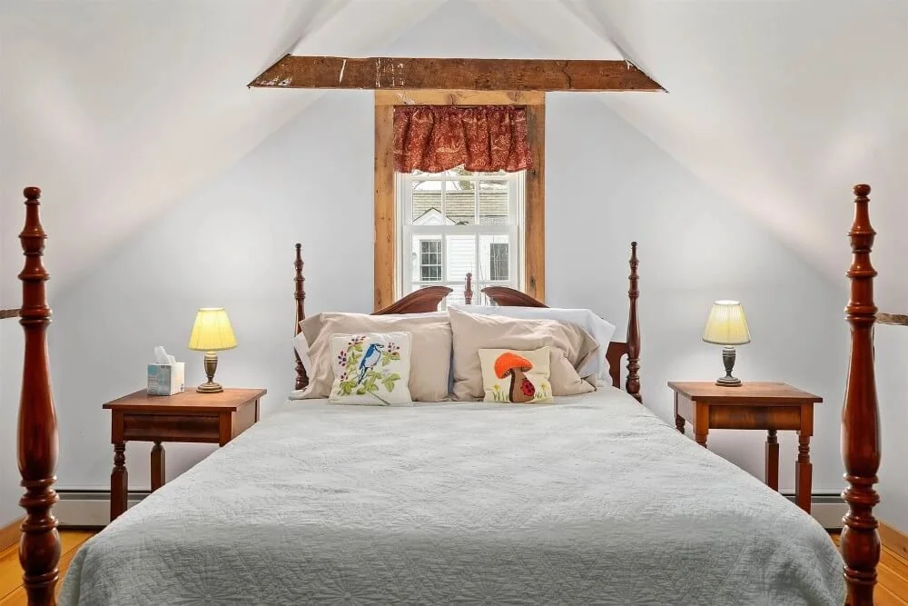 Boorn Brook Farm 1890 Farmhouse Manchester Vermont - 18 - bedroom.jpg