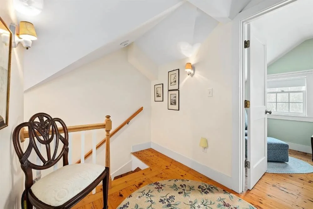 Boorn Brook Farm 1890 Farmhouse Manchester Vermont - 19 - hallway.jpg
